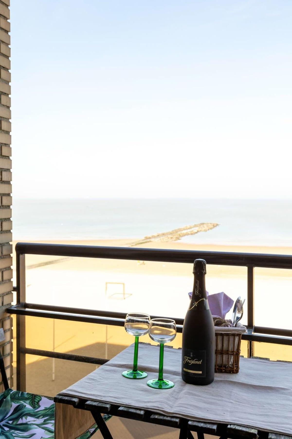 Huswell - Beautiful Spacious Studio With Frontal Sea View Knokke-Heist Exteriér fotografie